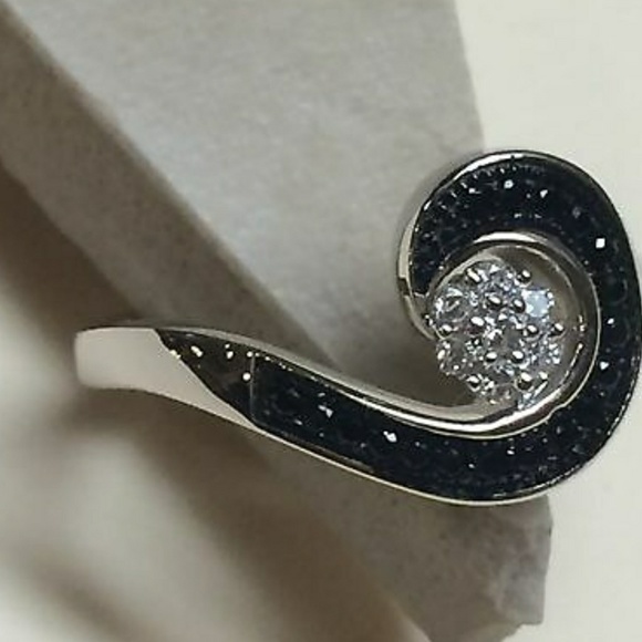 Sterling silver ring - Picture 2 of 3